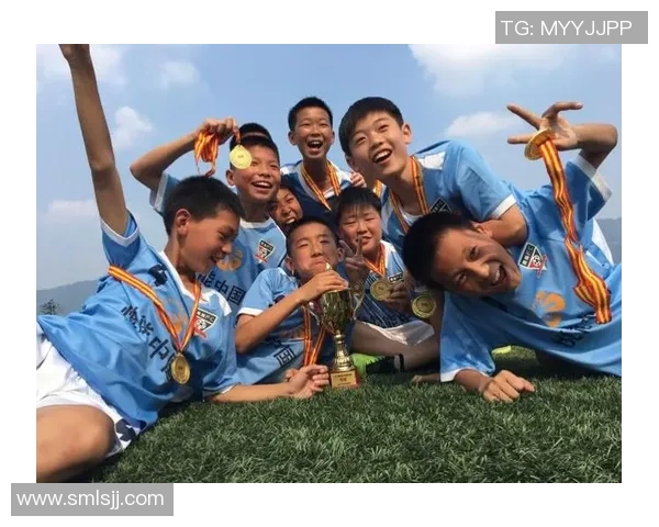 深圳足球队的团队协作：如何在比赛中实现默契与配合的完美结合