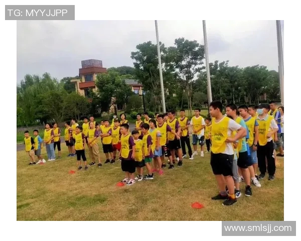 羽毛球场上的追梦旅程：黄芳的坚持与成长故事