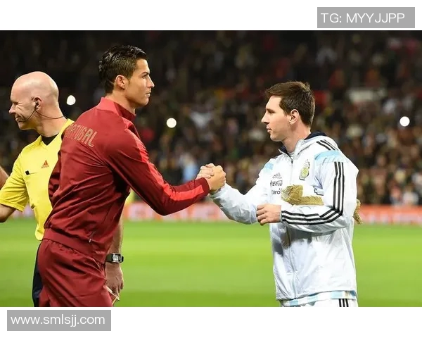 足球明星父子同框高清照片展现亲情与运动激情的完美结合 足球明星父子同框高清照片展现亲情与运动激情的完美结合